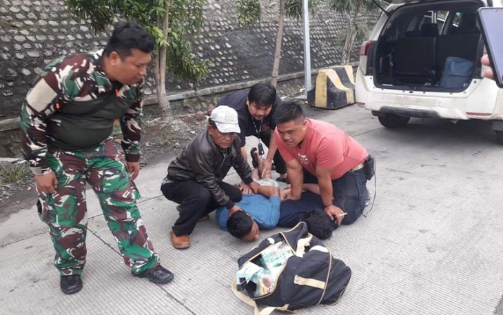 Anggota BKO Lanal Lampung dibantu anggota KSKP melaksanakan penangkapan terhadap terduga tersangka sebanyak 3 orang yaitu IA, Ry dan Sr yang seluruhnya berasal dari Aceh.