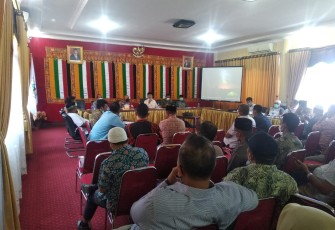 Pihak Pemkab Aceh Singkil saat melakukan rapat kordinasi percepatan vaksinasi covid-19