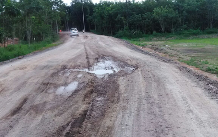 Jalan Desa Lubuk Keliat Kecamatan Muara Kuang Kabupaten Ogan Ilir Provinsi Sumatera Selatan (Sumsel)