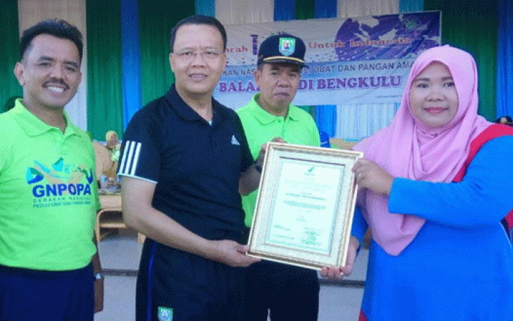 Wakil Gubernur Rohidin Mersyah hadir dalam acara Gerakan Nasional Peduli Obat dan Pangan Aman yang diselenggarakan BPOM Bengkulu, di Sport center Pantai panjang, Minggu (26/02/2017)