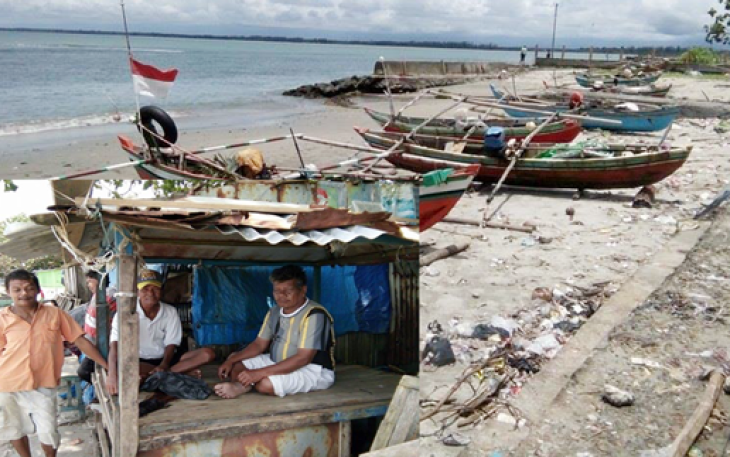 Nelayan tradisional di kawasan Pantai Malabero, Kota Bengkulu 