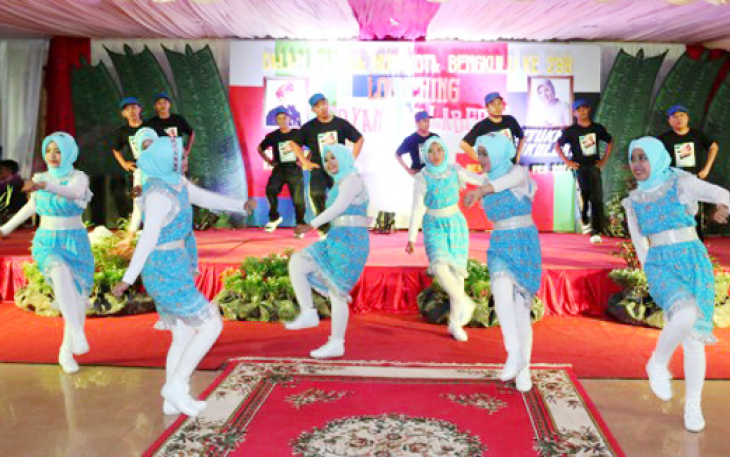 Senam Malabero dilakukan para pelajar Kota Bengkulu