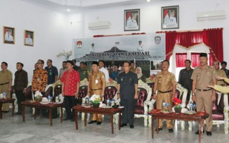  Ketua Tim Korsupgah (Koordinasi dan Supervisi Pencegahan) Korupsi KPK Adliansyah Nasution dalam acara Monitoring dan Evaluasi Progress Rencana Aksi Pencegahan Korupsi Terintegrasi di Gedung Daerah Serasan Seijoan Kabupaten Seluma, Selasa (28/02/2017).