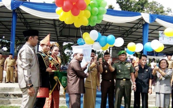 Launching rangkaian kegiatan Hari Jadi Kota Bengkulu ke-298 di Lapangan View Tower, Senin (27/02/2017). 