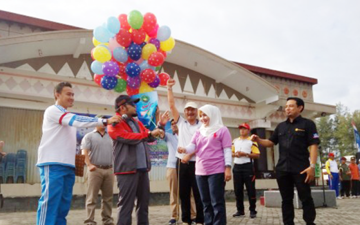 Walikota Helmi Hasan melakukan launching program Bengkuluku Bisa, Senin (20/02) kemarin di Sport Center, Pantai Panjang Bengkulu.