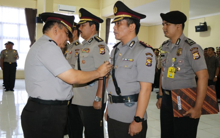 Sertijab dua pejabat utama Polda Bengkulu yakni Karolog dan juga Diresnarkoba, di aula Serba Guna Polda Bengkulu, Jumat (17/03/2017).