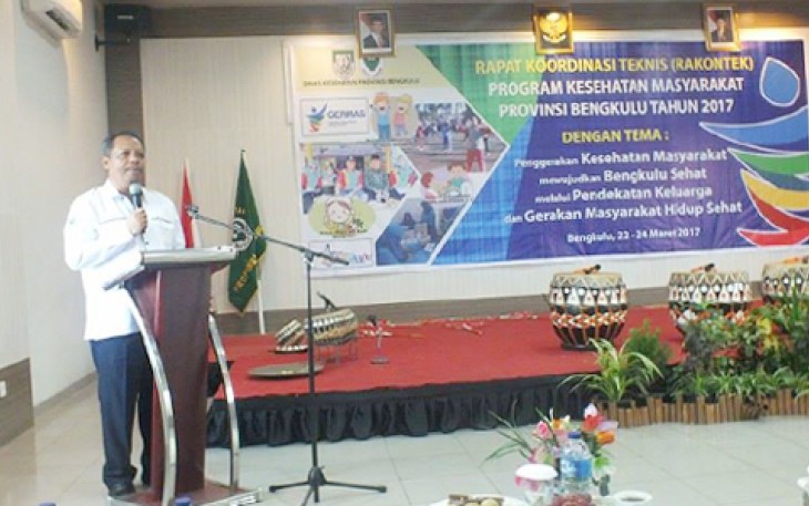 Sekretaris Direktorat Jenderal Kesehatan Masyarakat Kemenkes RI, Dr. Kuwat Sri Hudoyo saat menghadiri acara Rakontek program kesehatan tingkat Provinsi Bengkulu tahun 2017, di Hotel Madeline, Kamis (23/03/2017).