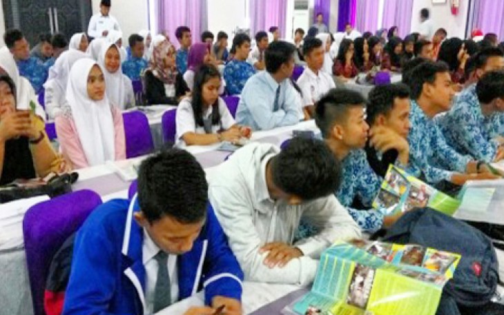 Sosialisasi bahaya Narkoba bagi siswa SMA dan SMK se-Kota Bengkulu di Hotel Bougenvile, Pantai Panjang, Rabu (05/04).