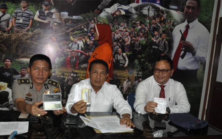 Dirnarkoba Polda Bengkulu saat gelar press release tersangka beserta barang bukti