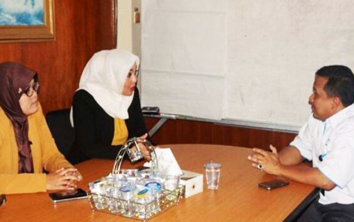 Ketua DPRD Kota Bengkulu, Erna Sari Dewi saat berbincang dengan pihak PLN