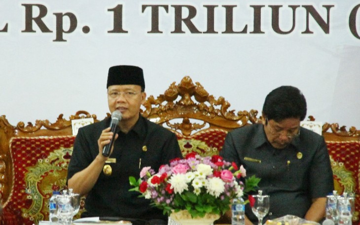 Plt. Gubernur Benegkulu Rohidin Mersyah saat menghadiri Expose Bank Bengkulu terkait pemenuhan modal inti Bank Minimal 1 Triliun yang dilaksanakan di Balai Raya Semarak Provinsi Bengkulu, Kamis (20/7).