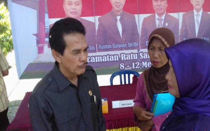 Anggota Dewan menerima keluhan warga