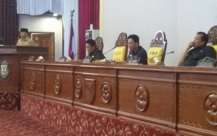 Wakil Gubernur Bengkulu Rohidin Mersyah menyampaikan penjelasan terkait perubahan perda RPJMD 