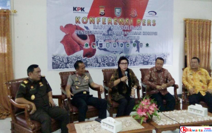 Wakil Ketua KPK Basaria Pandjaitan, saat Konferensi Pers Rapat Konsolidasi Pencegahan dan Pemberantasan Korupsi Provinsi Bengkulu, Kamis (10/08/2017).