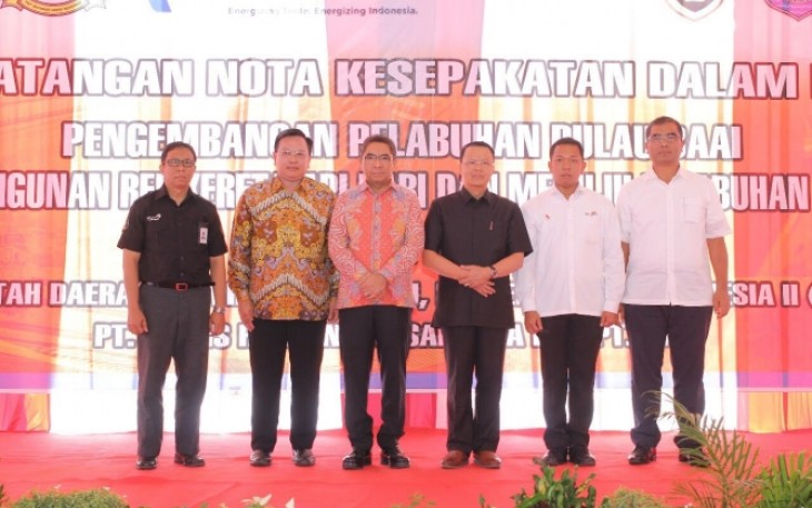 Foto bersama usai melakukan penandatanganan nota kesepahaman 