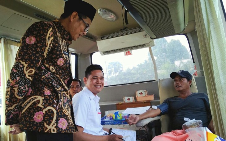 Plt Sekda Gotri Suyanto saat menghadiri Upacara Peringatan Hari Palang Merah Indonesia ke-72 di Lapangan sumber jaya