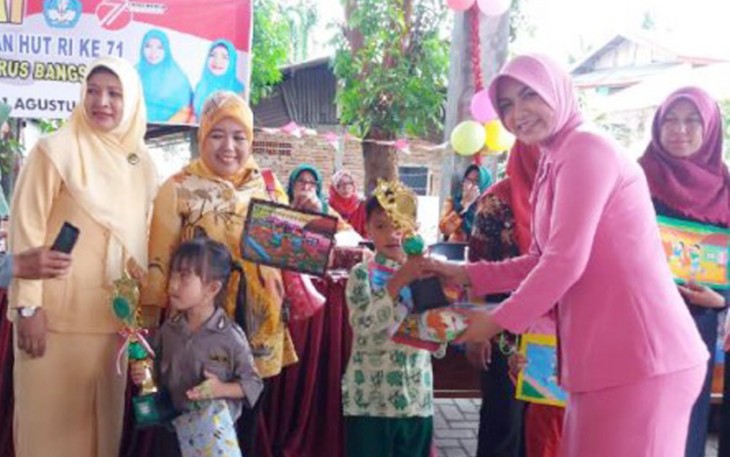 Lomba mewarnai ini diikuti oleh 100 orang utusan TK se-Kota Bengkulu dalam rangka HUT RI Ke 72