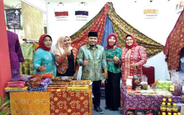Pemkot Bengkulu melalui Dinas Koperasi dan UKM Kota Bengkulu turut berpatisipasi dalam BITTEC ( Bandung Invesment, Tourism, Trade & Export Commodity) EXPO 2016 di BTC FASHION Mall Bandung, Jawa Barat