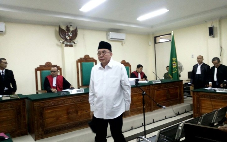 Ridwan Mukti saat menjalani sidang di PN Tipikor Bengkulu, Kamis (12/10)