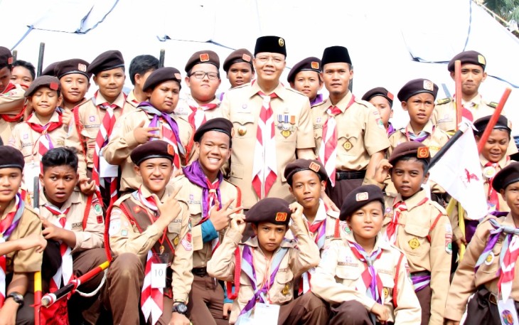 Ptl Gubernur Bengkulu Rohidin Mersyah dalam penutupan Kemah Ukhwah Wilayah Bengkulu, Satuan Komunitas Pramuka Sekolah Islam Terpadu (SIT), Minggu, (24/09).