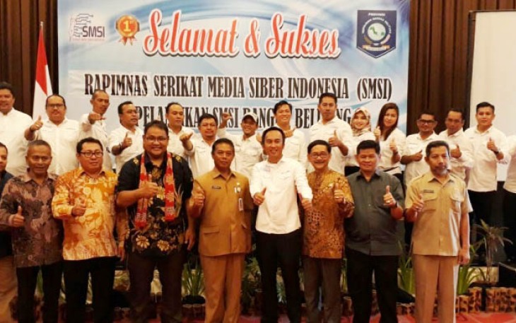 Foto bersama usai pembukaan Rapimnas SMSI dan pelantikan pengurus SMSI Bangka Belitung, Selasa (10/10/2017)