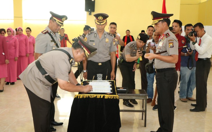 Prosesi Sertijab Wakapoda Bengkulu dan dua Direktur, Jumat (24/11/2017). Foto (Tribratanewsbengkulu.com)