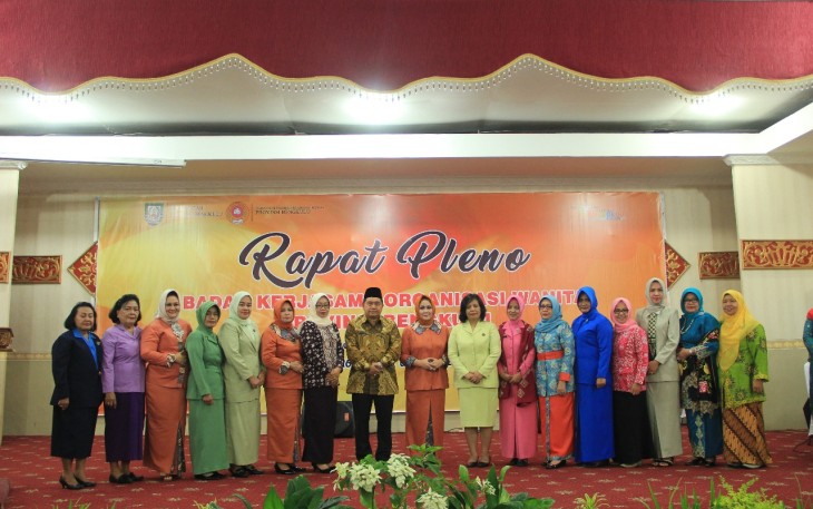 Foto bersama selesai acara