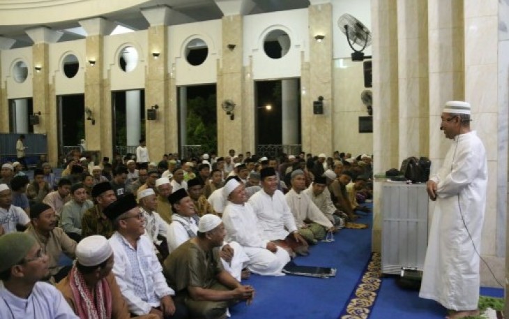 Salat Gerhana Bulan Di Lakukan Di  Masjid At Taqwa