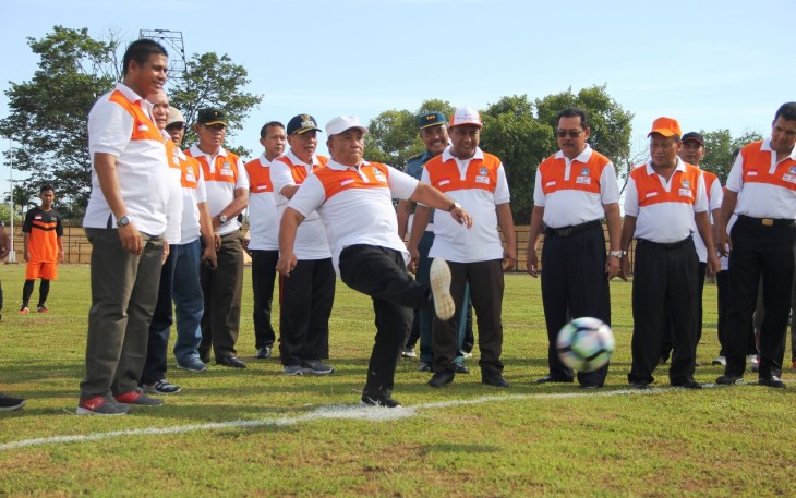 Pembukaan turnamen ditandai Tendangan Pembuka oleh Sekda Provinsi Bengkulu Nopian Andusti 