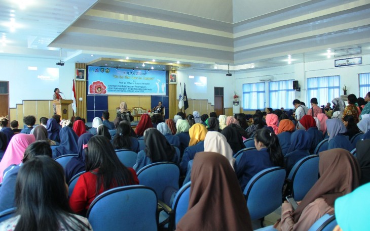 Menteri PP-PA Yohana Susana Yembise menjadi nasasumber pada Kuliah Umum “He For She Goes To Campus”.
