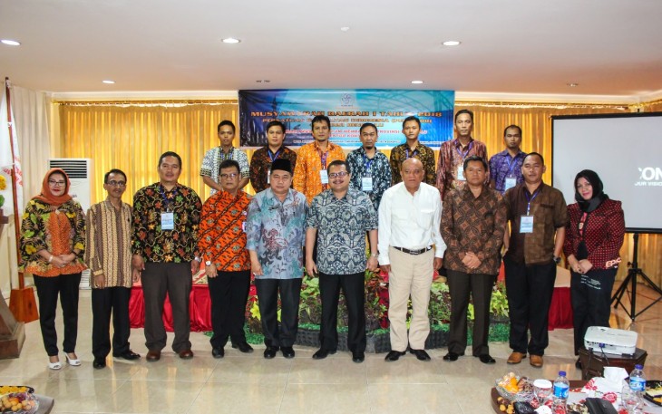 Kepala Biro Administrasi Perekonomian dan SDA Setda Provinsi Bengkulu Anzori Foto Bersama Pengurus Perkindo Provinsi Bengkulu