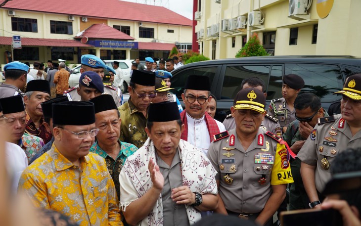 Pers statemen Kapolri usai rangkaian kegiatan Kunker di Bengkulu. Siang itu dirinya juga berpamitan meninggalkan Bengkulu untuk kunjungan kerja ke Sumsel.