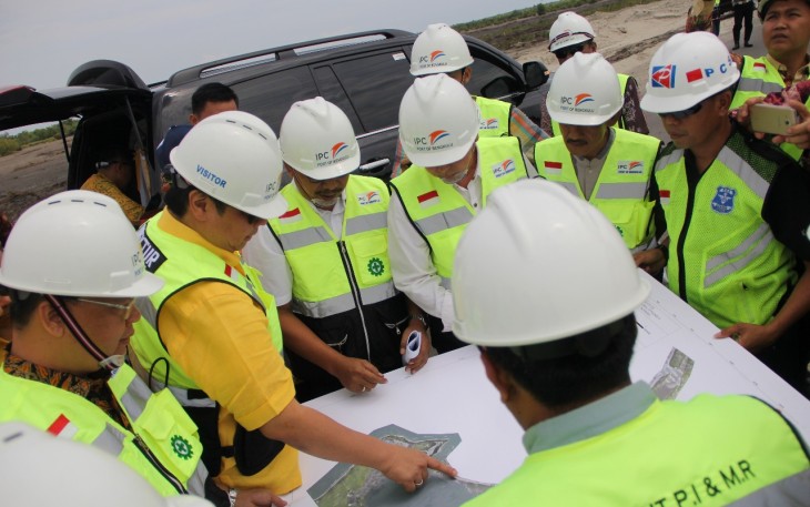 Menteri Perindustrian RI Airlangga Hartarto dan Plt Gubernur Bengkulu Rohidin Mersyah Meninjau Kesiapan Pelabuhan Pulau Baai Bengkulu 