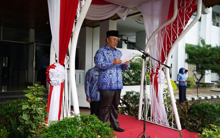 Sekda Provinsi Bengkulu Nopian Andusti hadir dan pimpin Upacara Peringatan Hari Otonomi Daerah Ke-XXII tahun 2018 di Lingkungan Pemprov Bengkulu.