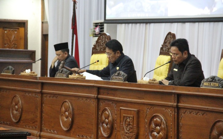 Mewakili Plt Gubernur Bengkulu, Asisten I Setda Provinsi Bengkulu Hamka Sabri hadir pada Rapat Paripurna Sidang Ke-9 Masa Sidang Ke-1 tahun 2018.