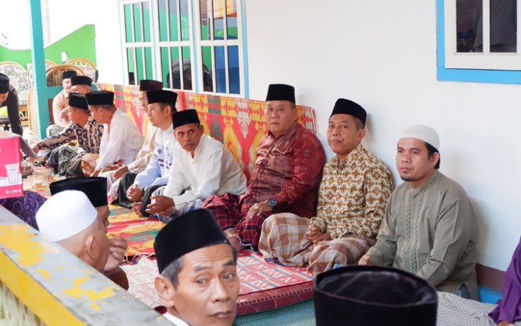 Masyarakat Lembak Panorama saat melaksanakan doa arwah menyambut Bulan Ramadhan
