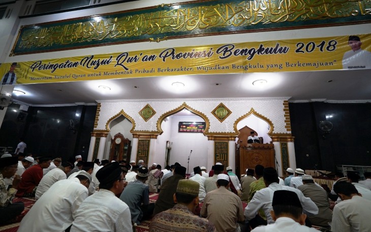 Mewakili Plt Gubernur Bengkulu, Asisten I Setda Provinsi Bengkulu Hamka Sabri hadir pada Peringatan Nuzulul Qur’an.
