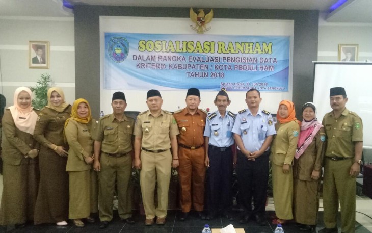 Asisten I Pemerintah Kota Bengkulu Fachriza Razie Foto Bersama 