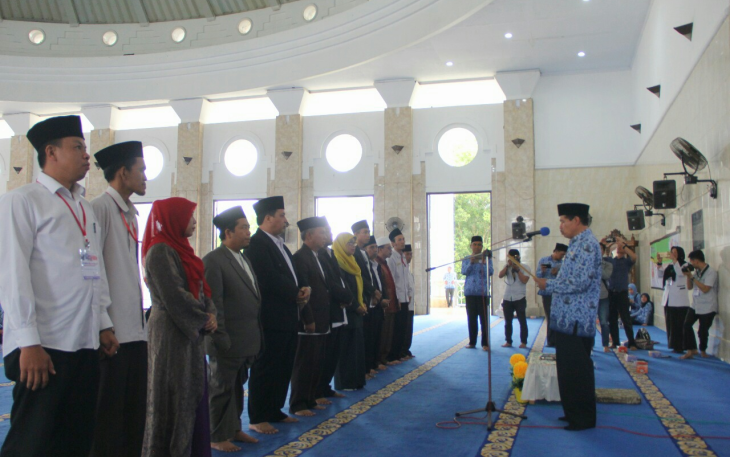 Staf Ahli Gubernur bidang Kemasyarakatan dan Kesra Rusdi buka MTQ.