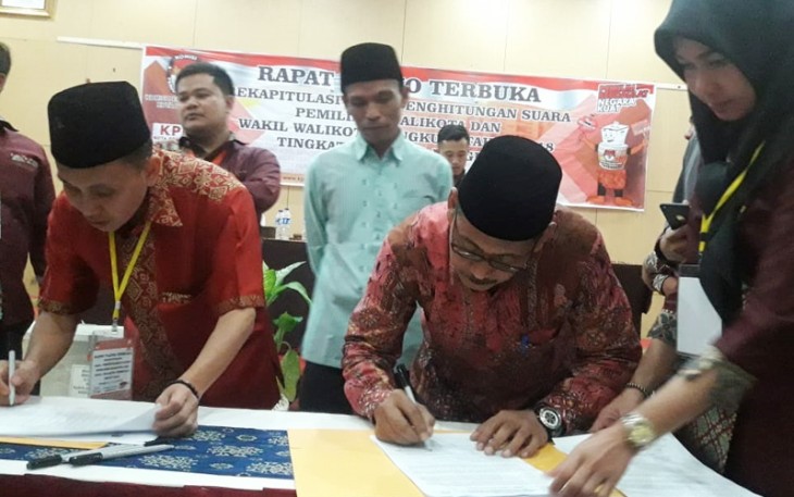Rapat pleno terbuka hasil penghitungan pemilihan Wali Kota dan Wakil Wali Kota Bengkulu di Hotel Horizon, Rabu (4/7/2018). 