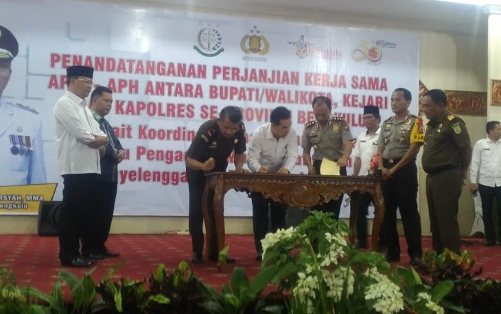 Bupati Bengkulu Tenngah Ferry Ramli Penandatanganan  Kerjasama Antara Aparat Pengawasan Intern Pemerintah (APIP) dengan Aparat Penegak Hukum (APH)