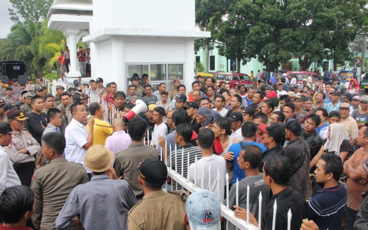 Sopir Angkot demo terkait oprasi Grab di Bengkulu.