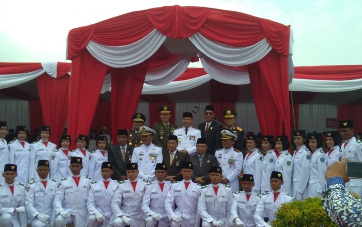 Plt Gubernur Bengkulu Rohidin Mersyah Foto Bersama 