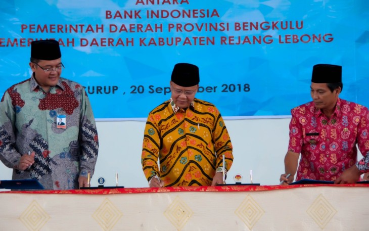 Penandatangan nota kesepahaman pengembangan daerah pertanian terintegrasi, antara BI bersama Pemerintah Provinsi Bengkulu dan Kabupaten Rejang Lebong.