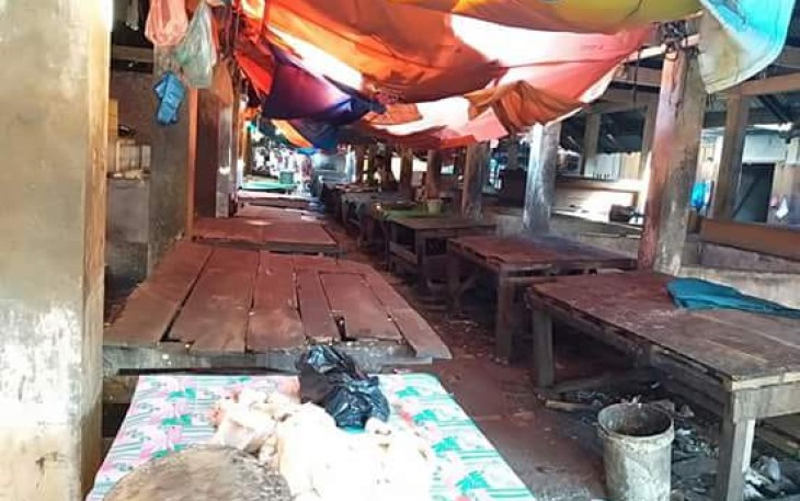 Lapak kosong ditinggalkan pedagang ke area luar pasar