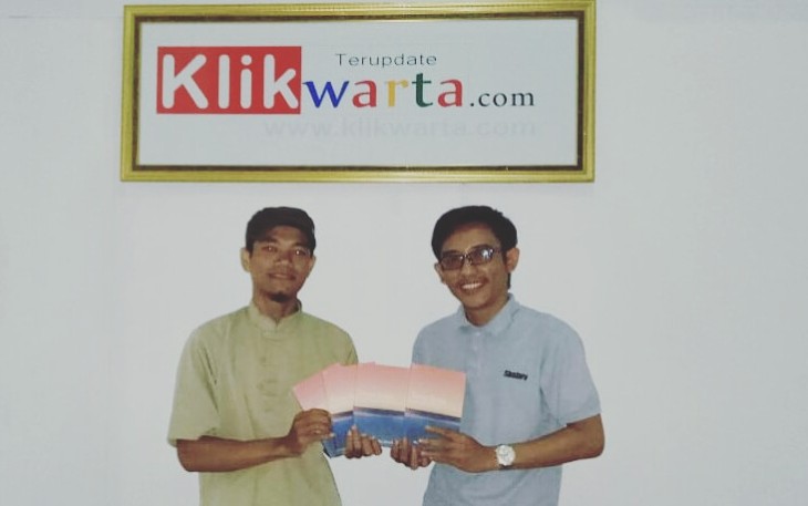 Foto bersama M Bisri Mustofa dengan GM Klikwarta.com