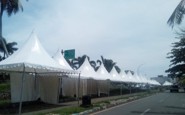 Sejumlah lapak nampak masih kosong