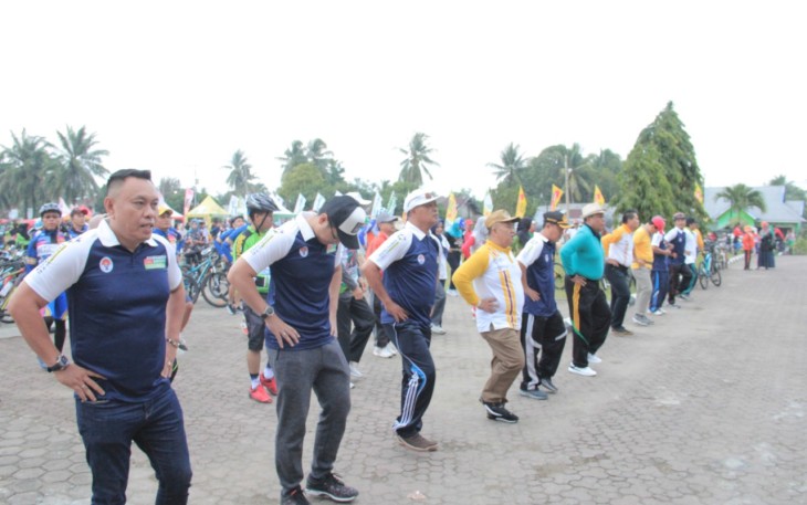 Sekretaris Daerah Provinsi Bengkulu Nopian Andusti dalam acara Sepeda Nusantara di Lapangan Sekundang Bengkulu Selatan, Sabtu (15/9).