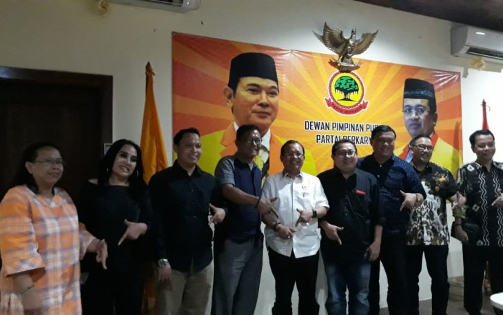 Foto berama saat Sekjen Priyo menjamu kunjungan safari digital SMSI Pusat 