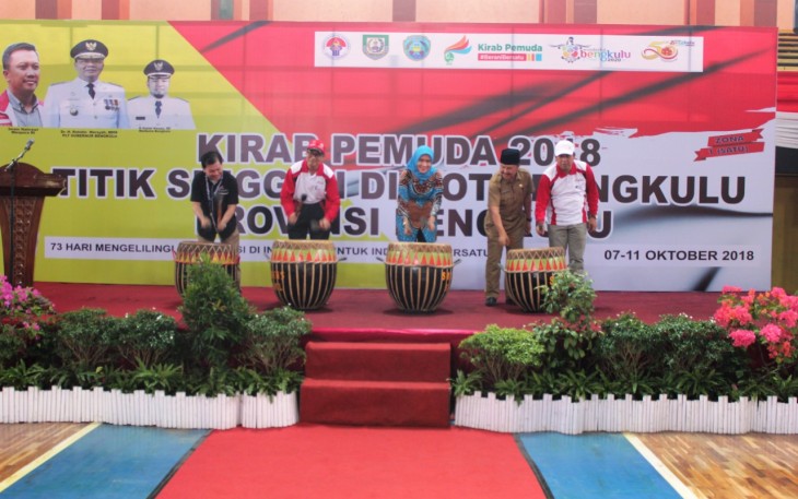 Pembukaan Kirab Pemuda 2018 Titik Singgah di Provinsi ditandai dengan pemukulan alat musik Dol.